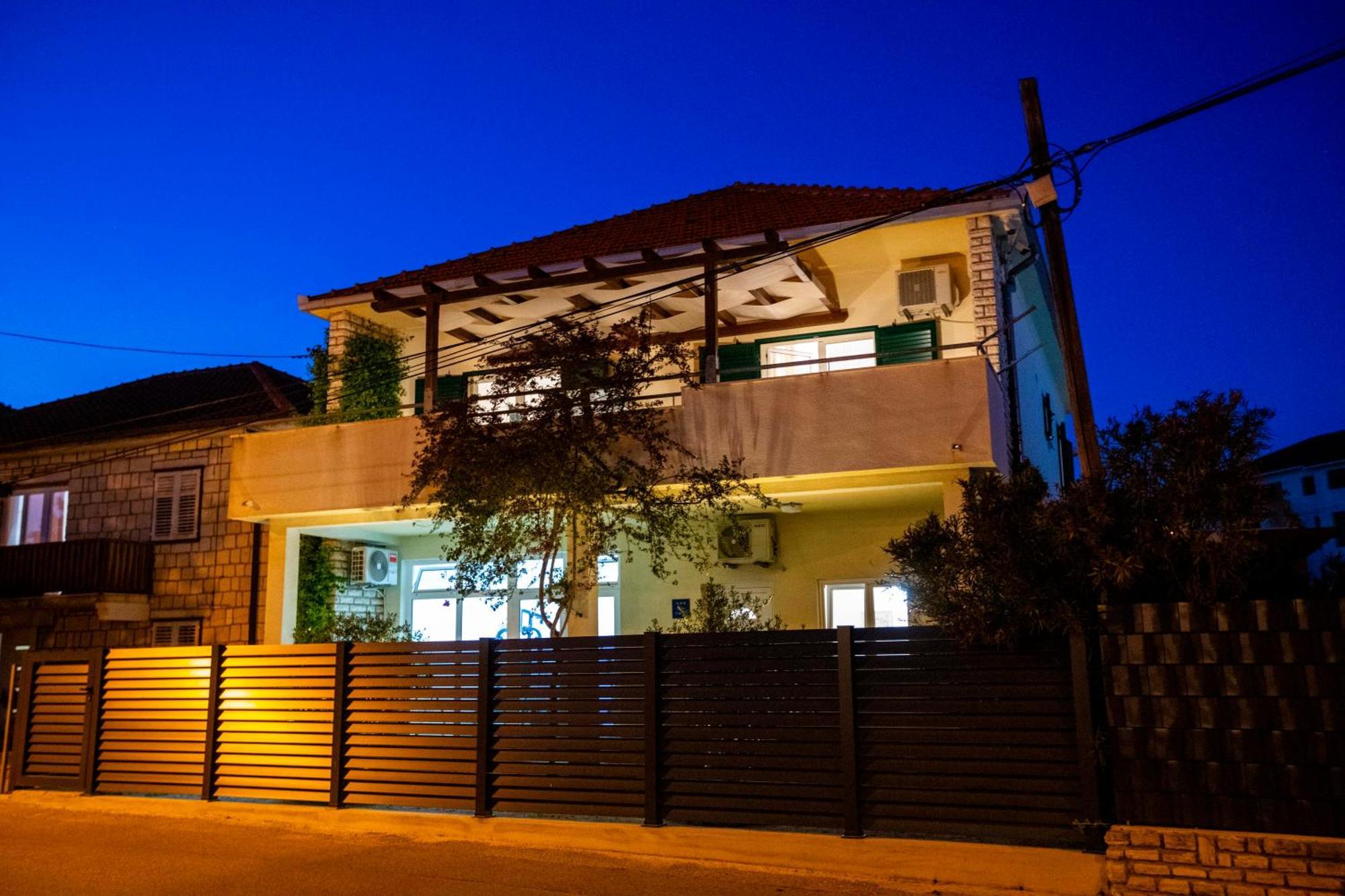 Apartment Laura Trogir Exteriör bild