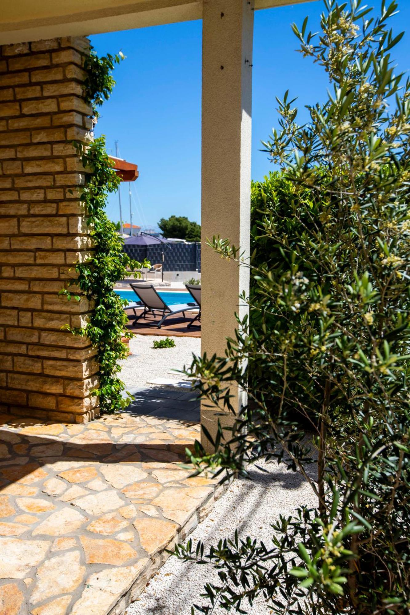Apartment Laura Trogir Exteriör bild