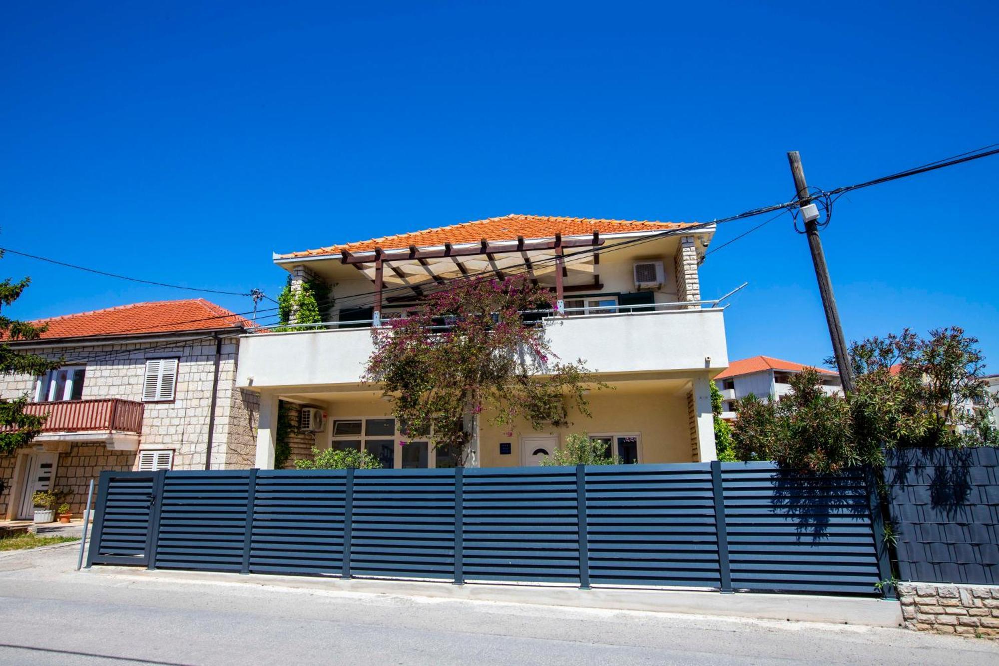 Apartment Laura Trogir Exteriör bild