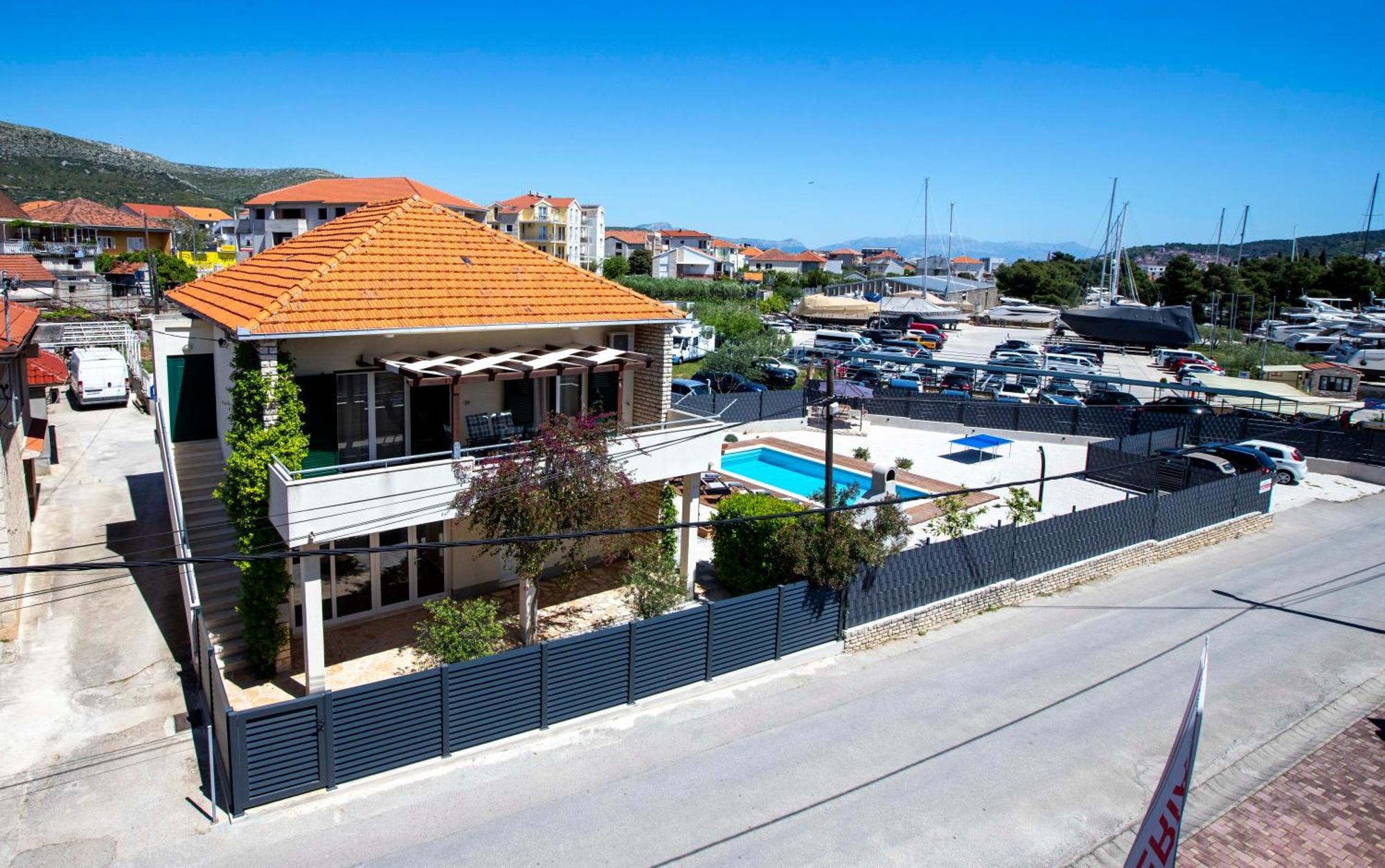 Apartment Laura Trogir Exteriör bild