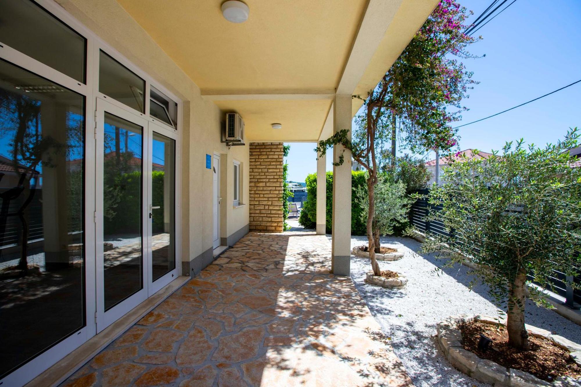 Apartment Laura Trogir Exteriör bild